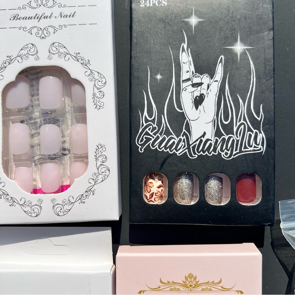 Stylish Various Colors Press-on Nail Bundle includes adhesive New in Box - Picture 4 of 5